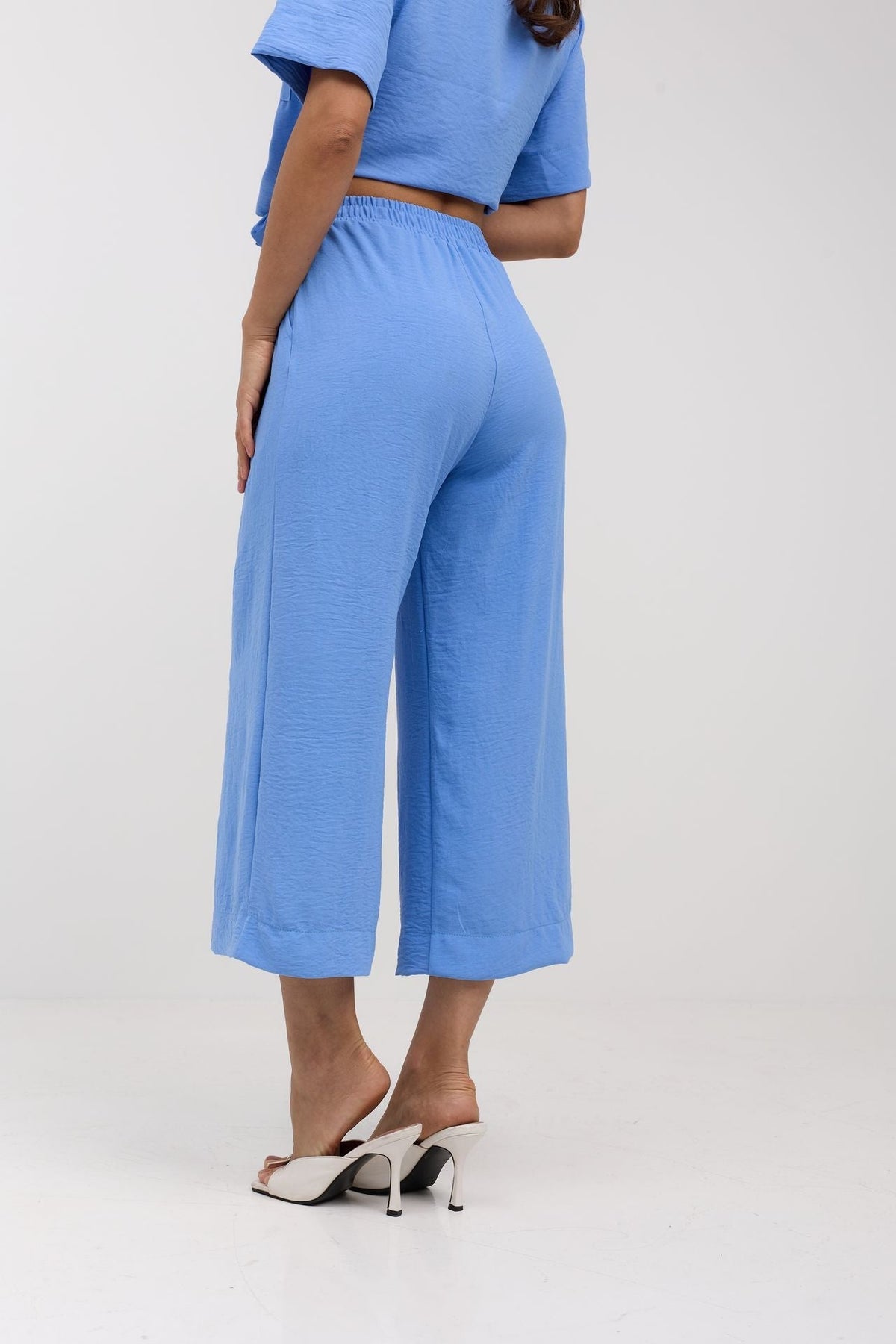 Pantaloni culotte din crep cu buzunare