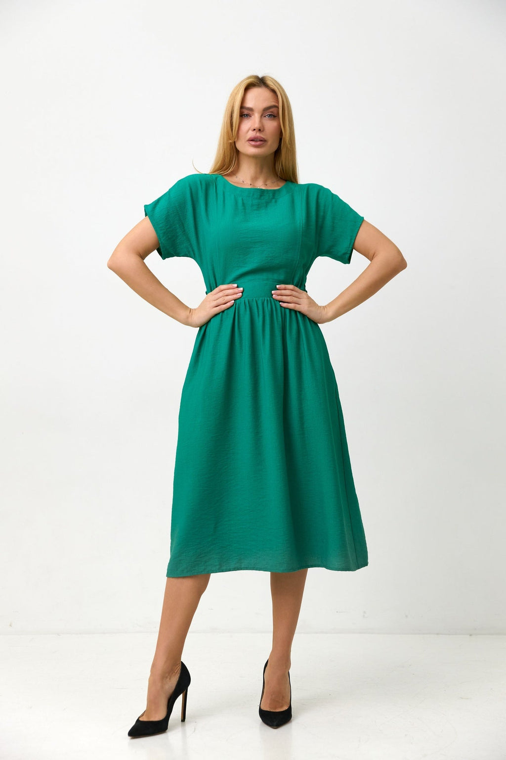 Rochie midi cu in și nasturi pe spate