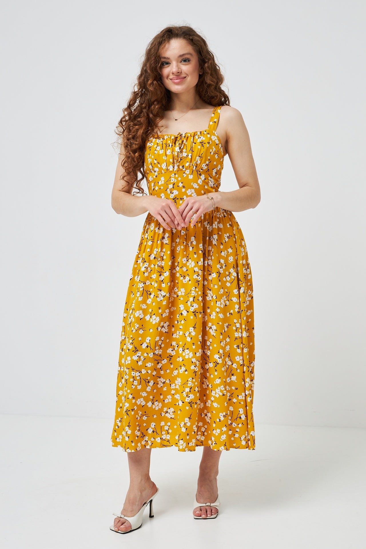 Rochie maxi de vară cu șliț și imprimeu floral
