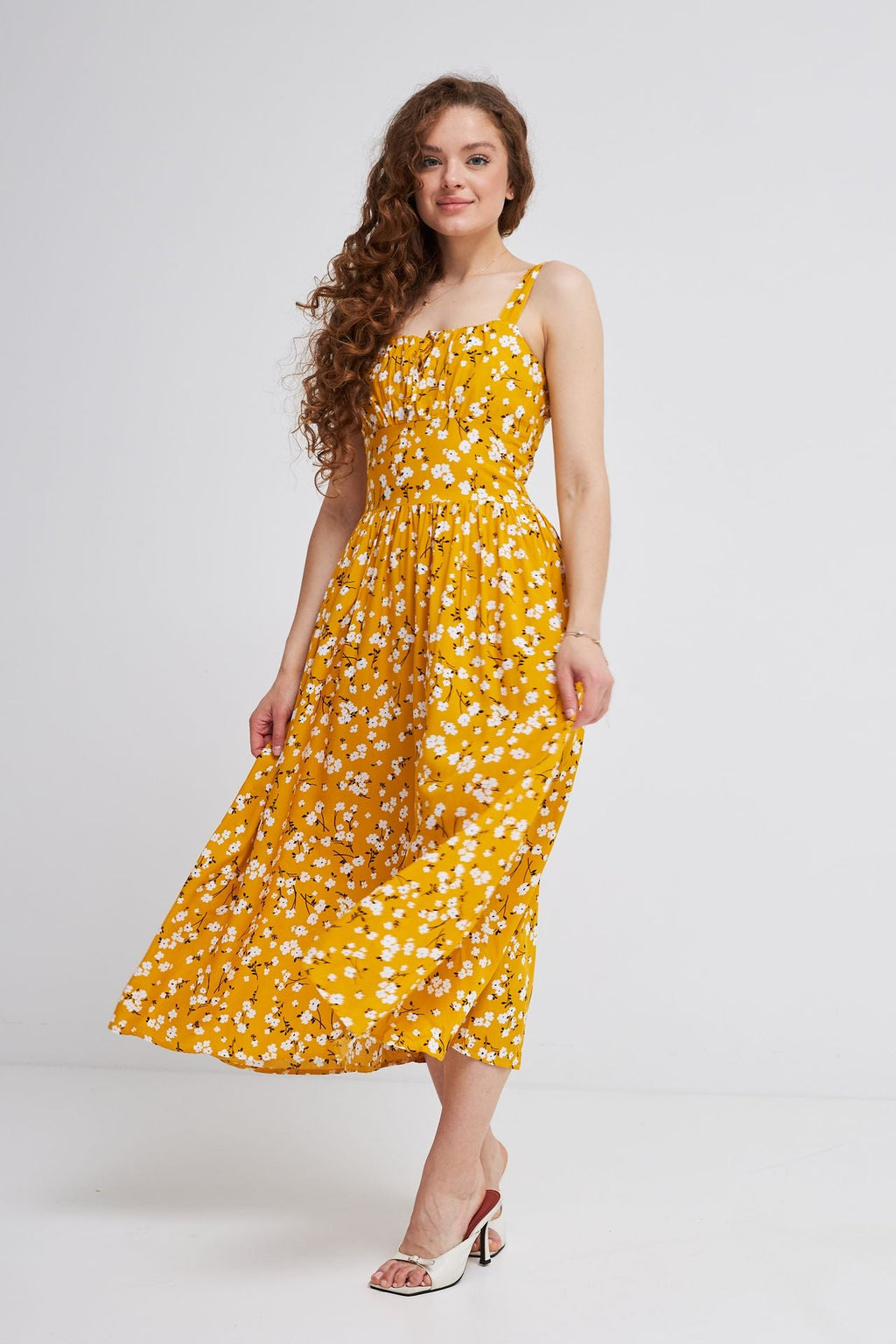 Rochie maxi de vară cu șliț și imprimeu floral