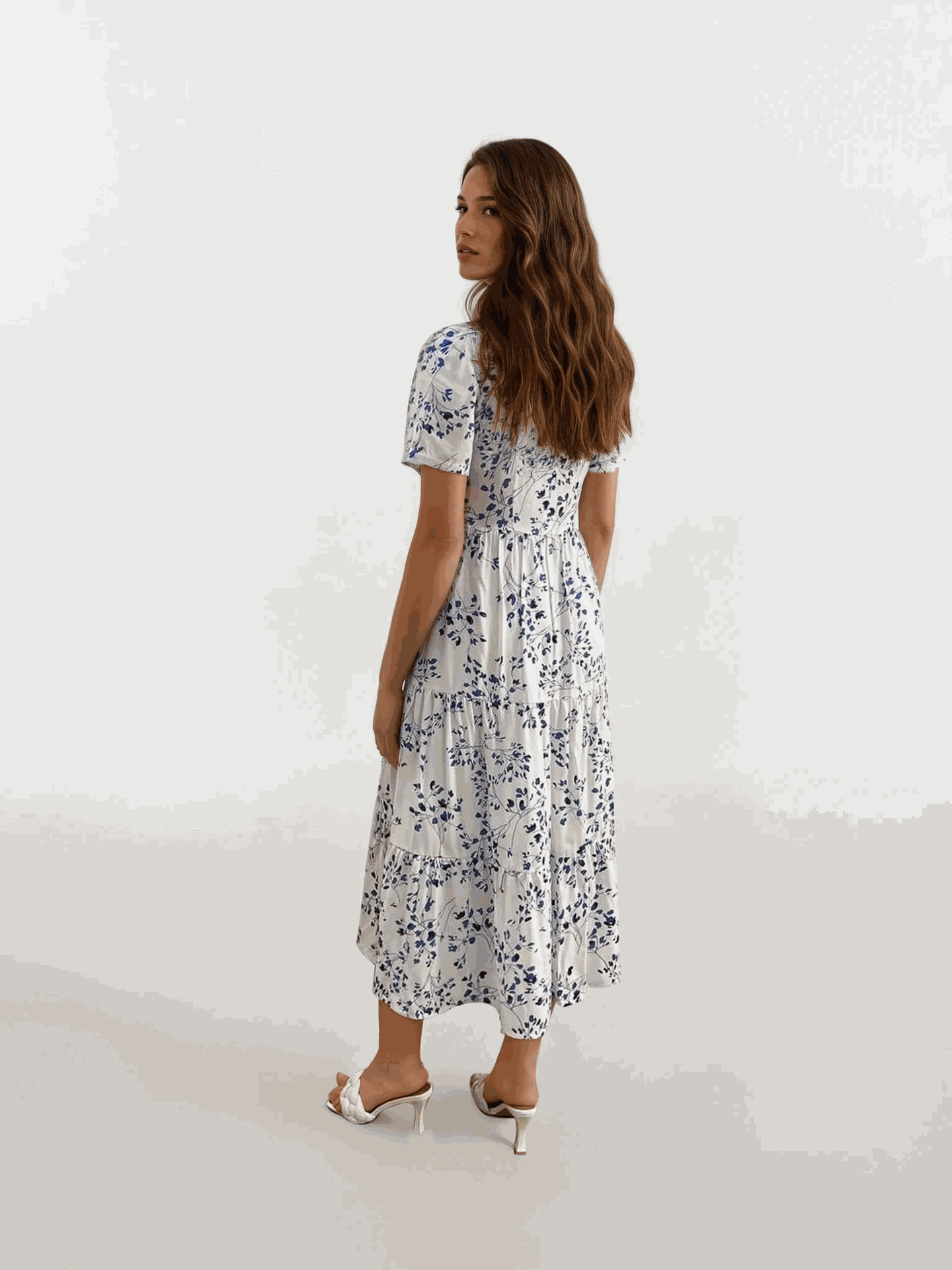 Rochie midi cu trei volane