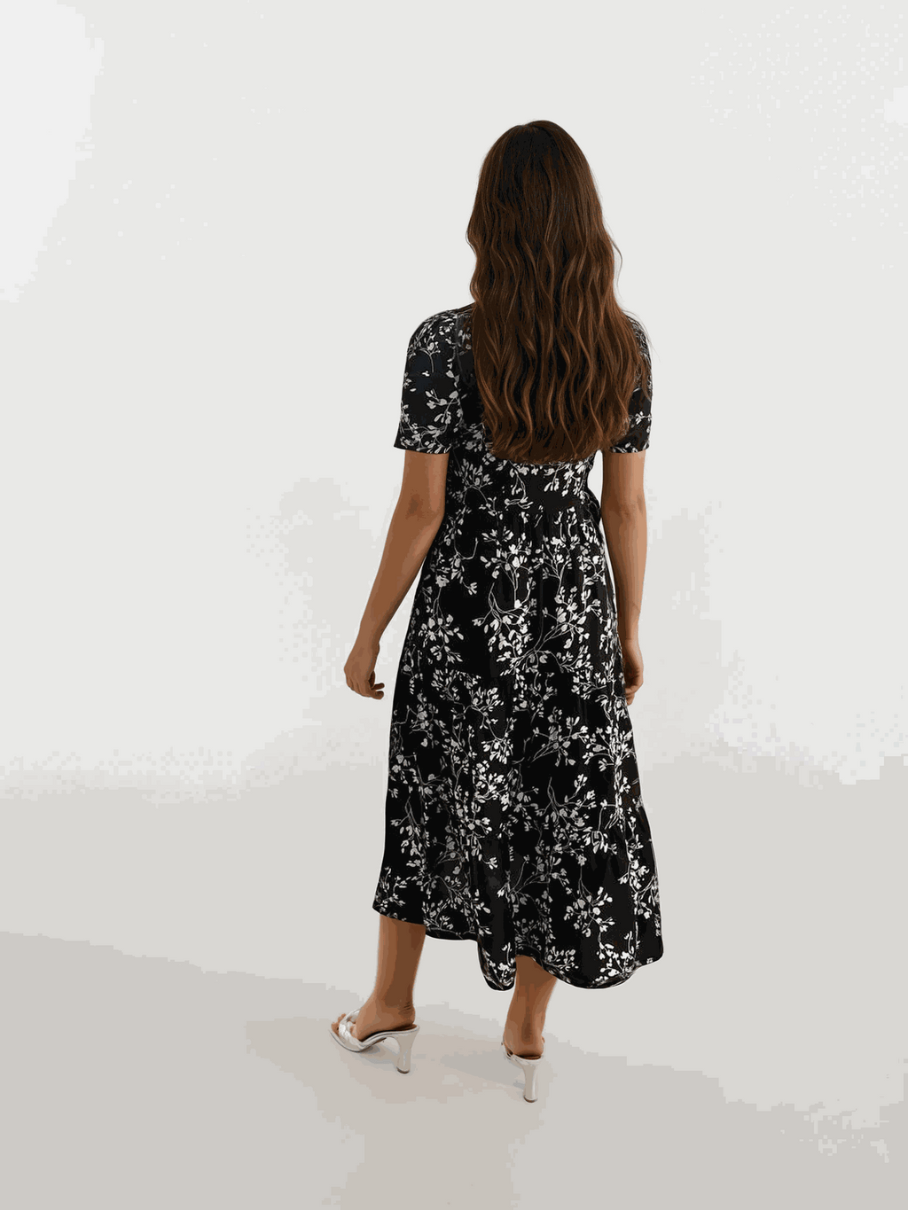 Rochie midi cu trei volane