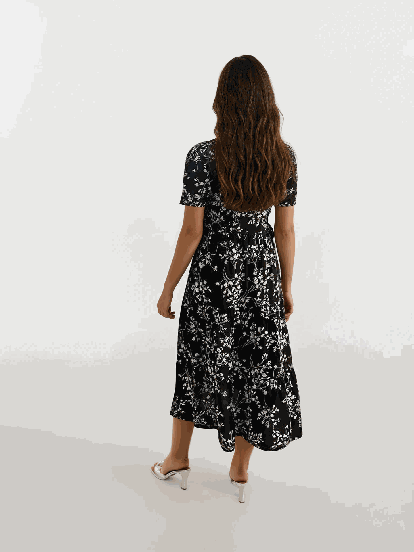 Rochie midi cu trei volane
