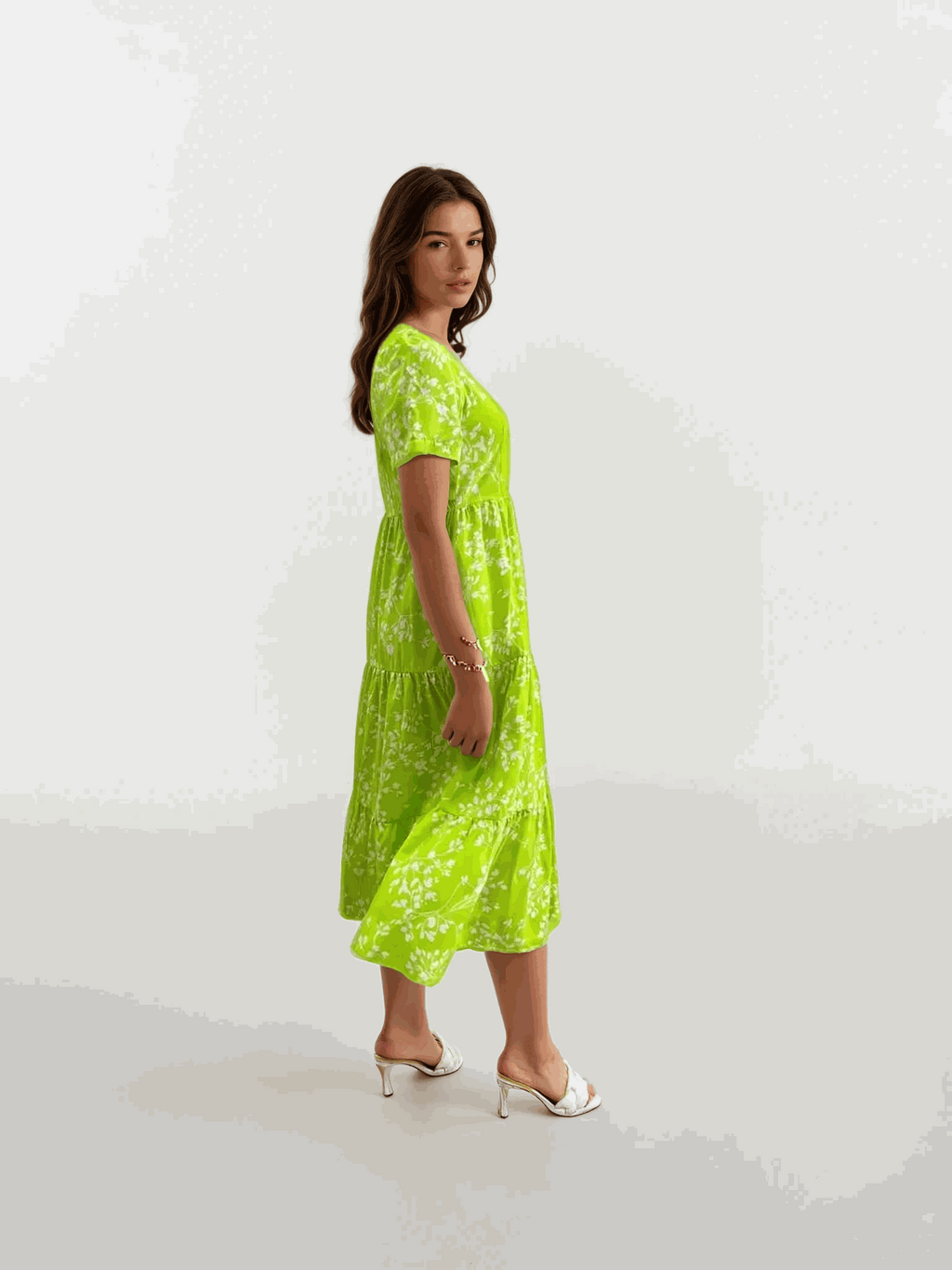 Rochie midi cu trei volane
