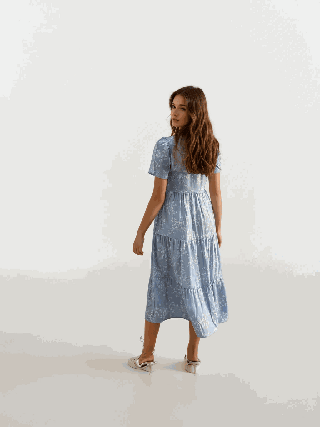 Rochie midi cu trei volane