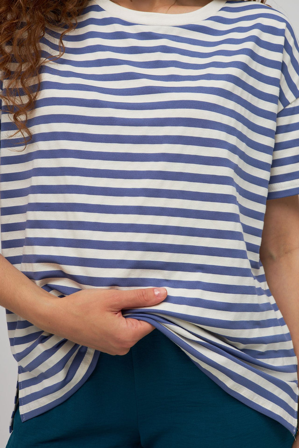 Tricou în dungi cu șlițuri