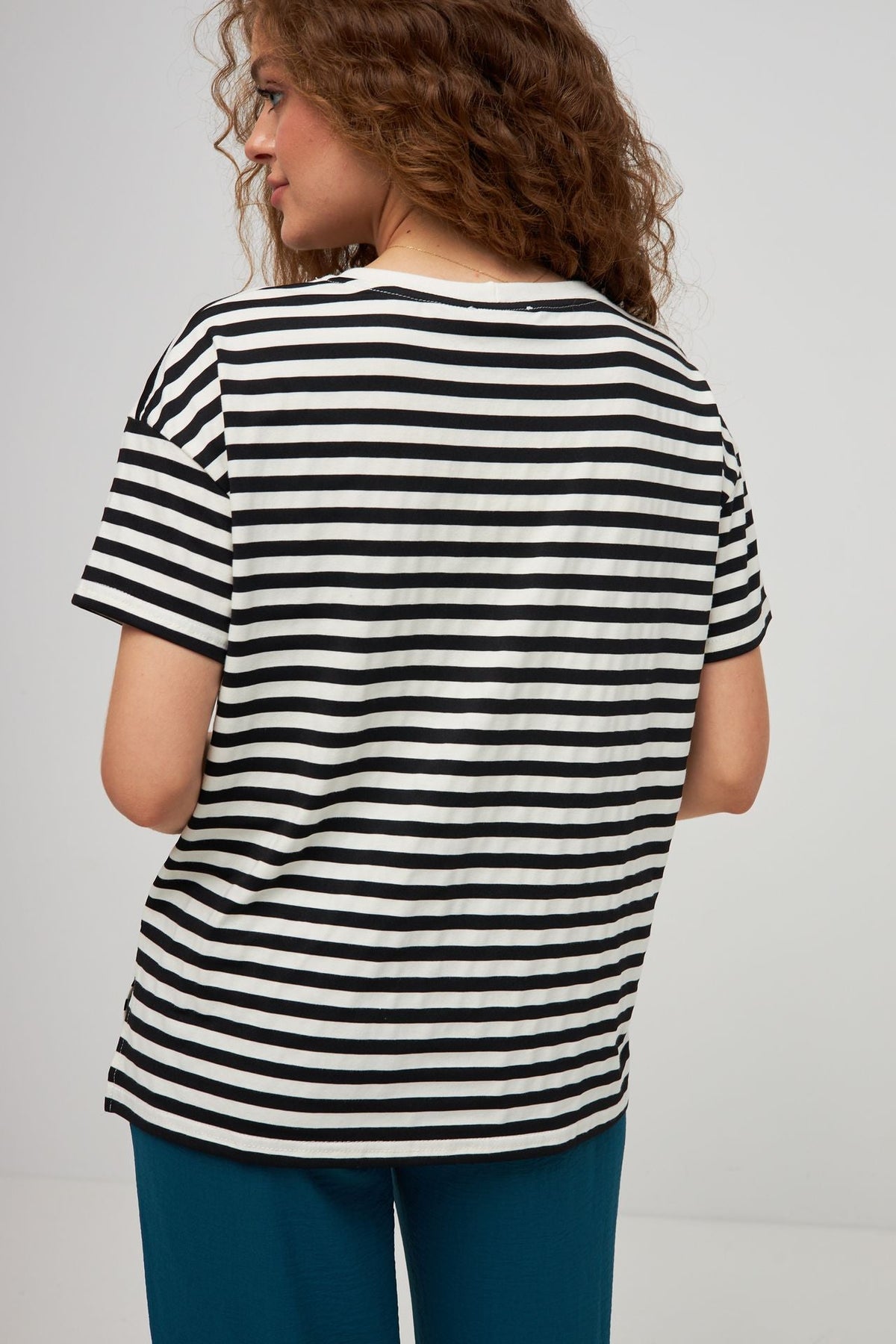 Tricou în dungi cu șlițuri