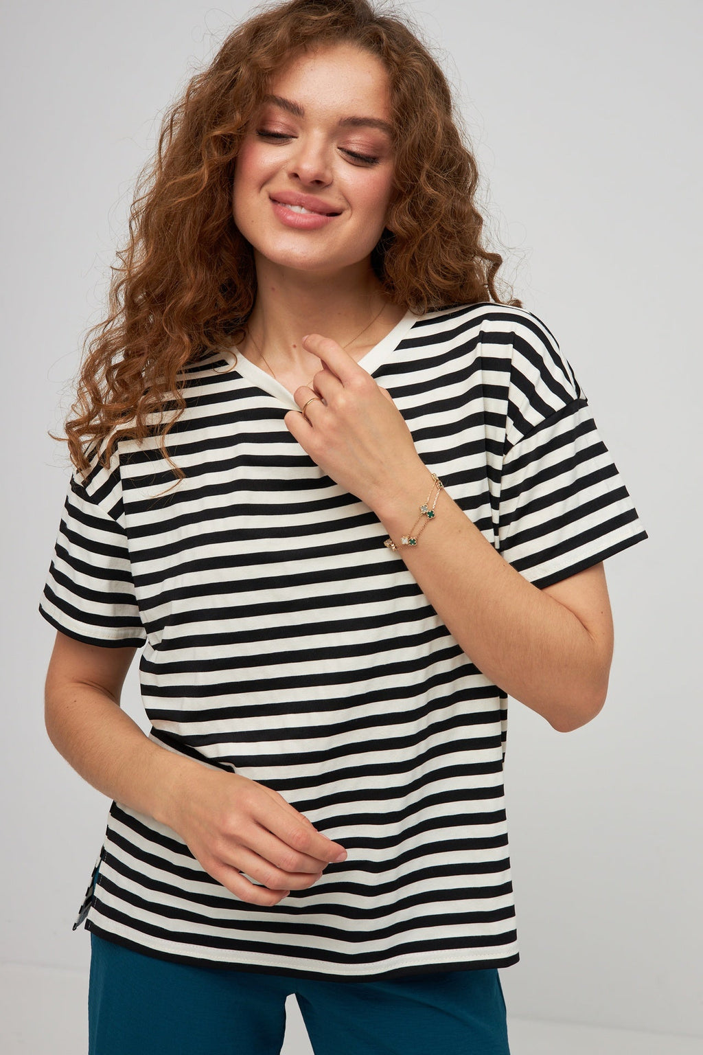 Tricou în dungi cu șlițuri