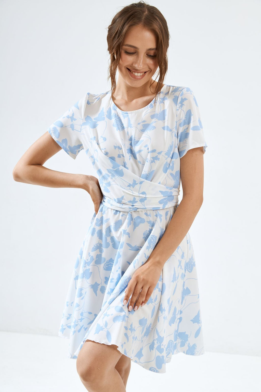 Rochie mini cu detaliu răsucit și imprimeu floral