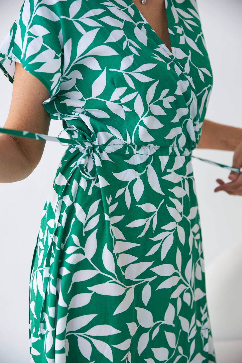 Rochie midi cu bust petrecut și imprimeu floral