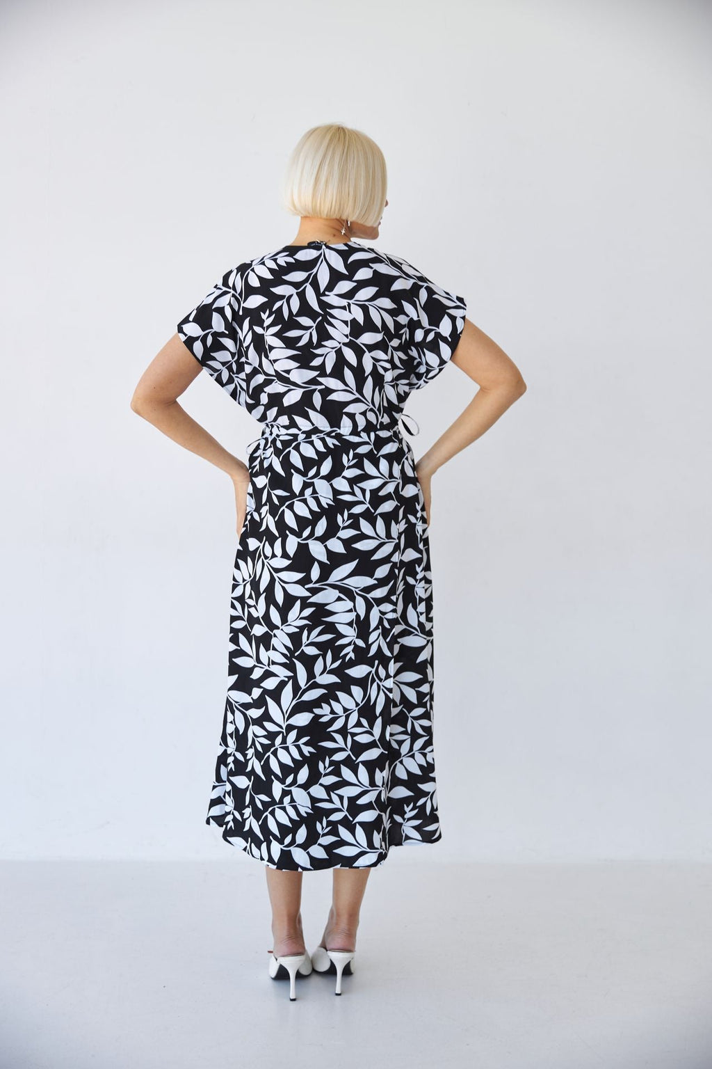 Rochie midi cu bust petrecut și imprimeu floral