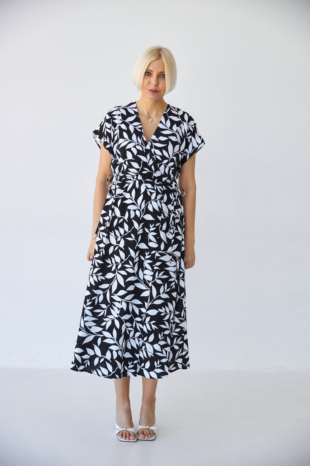 Rochie midi cu bust petrecut și imprimeu floral