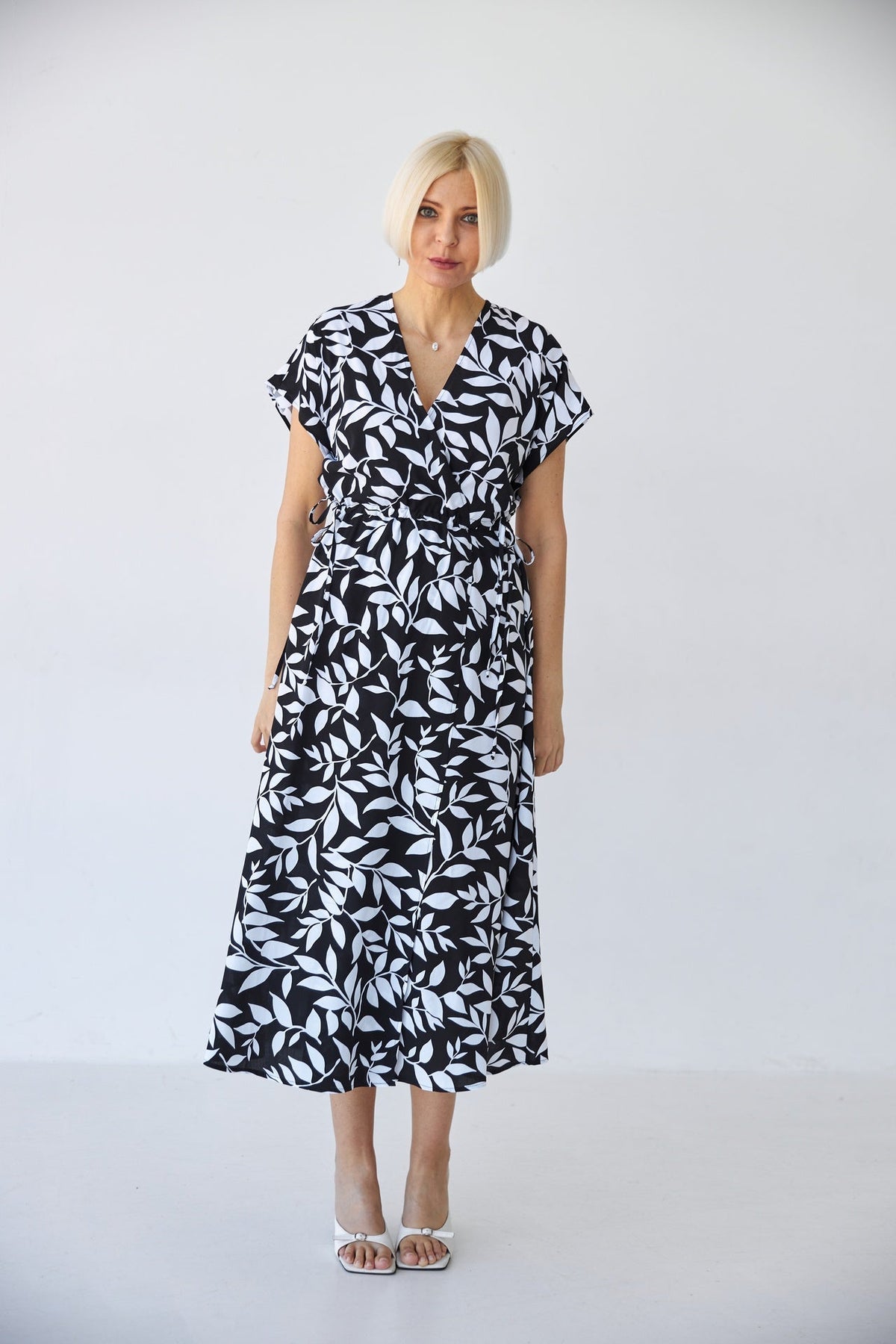 Rochie midi cu bust petrecut și imprimeu floral