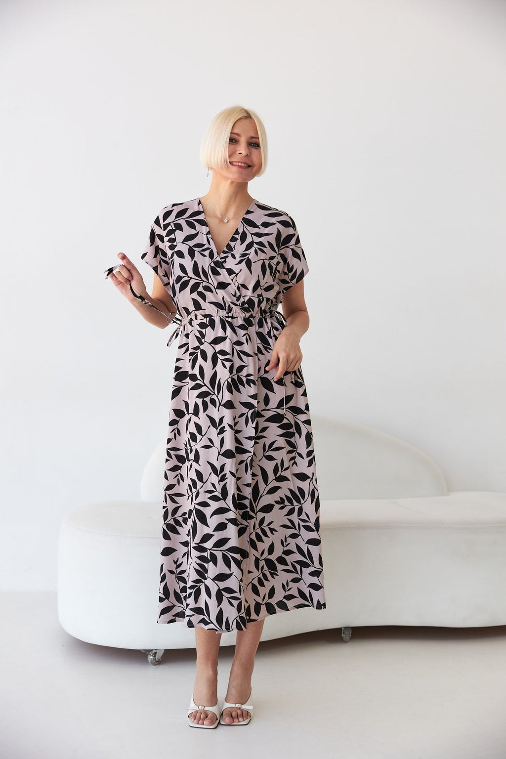 Rochie midi cu bust petrecut și imprimeu floral