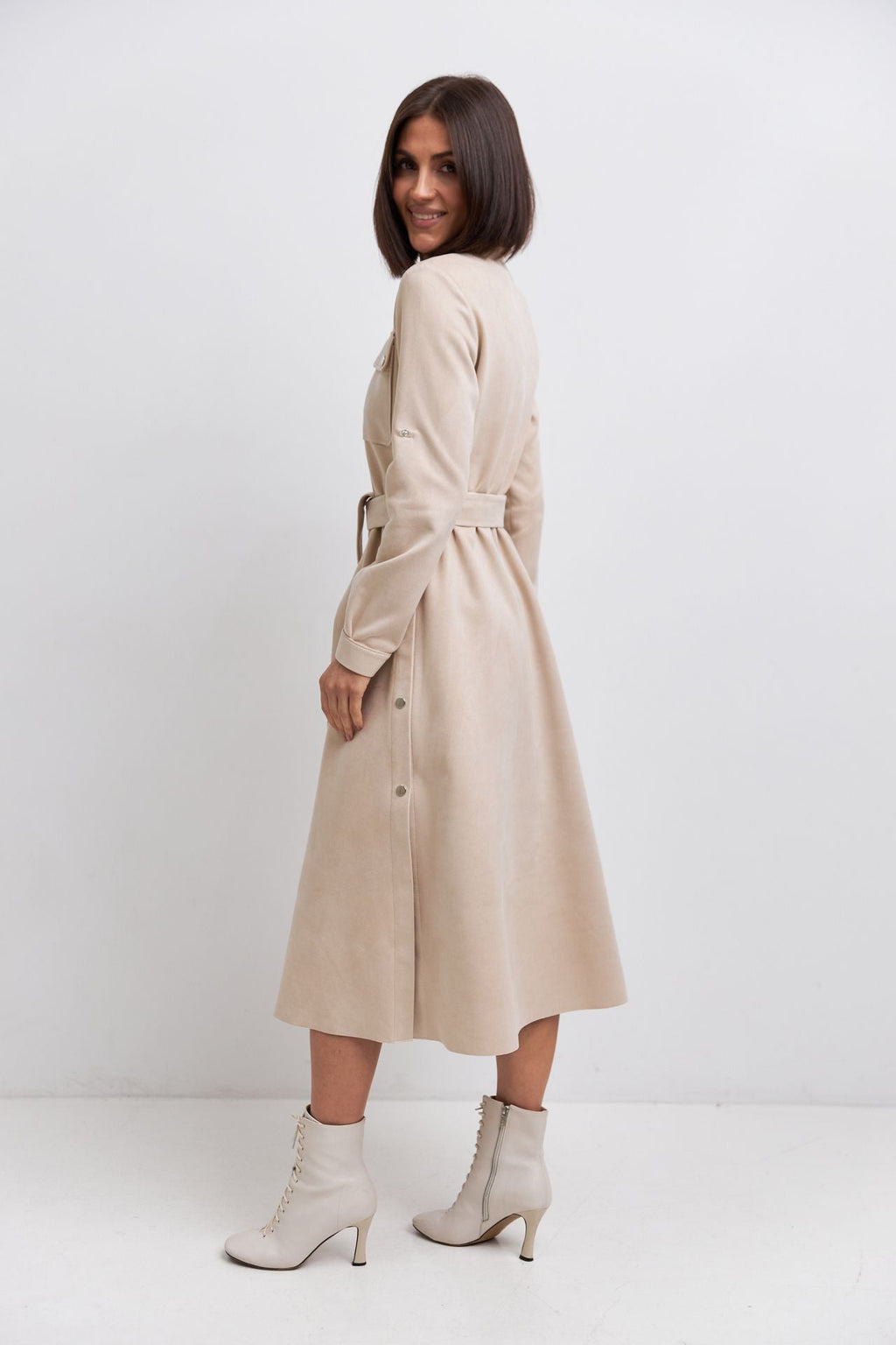 Rochie din piele întoarsă cu capse