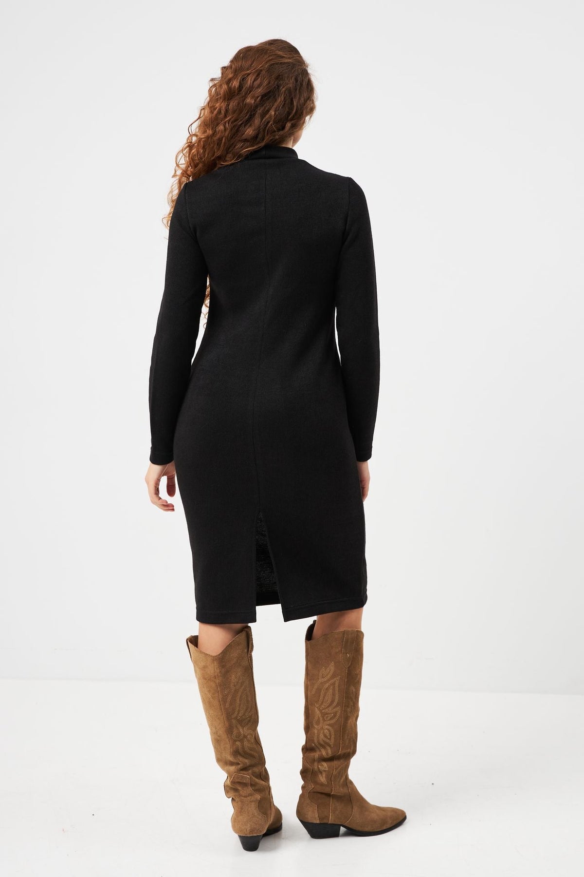Rochie midi călduroasă cu șliț