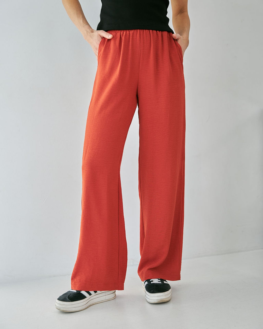 Pantaloni din crep american