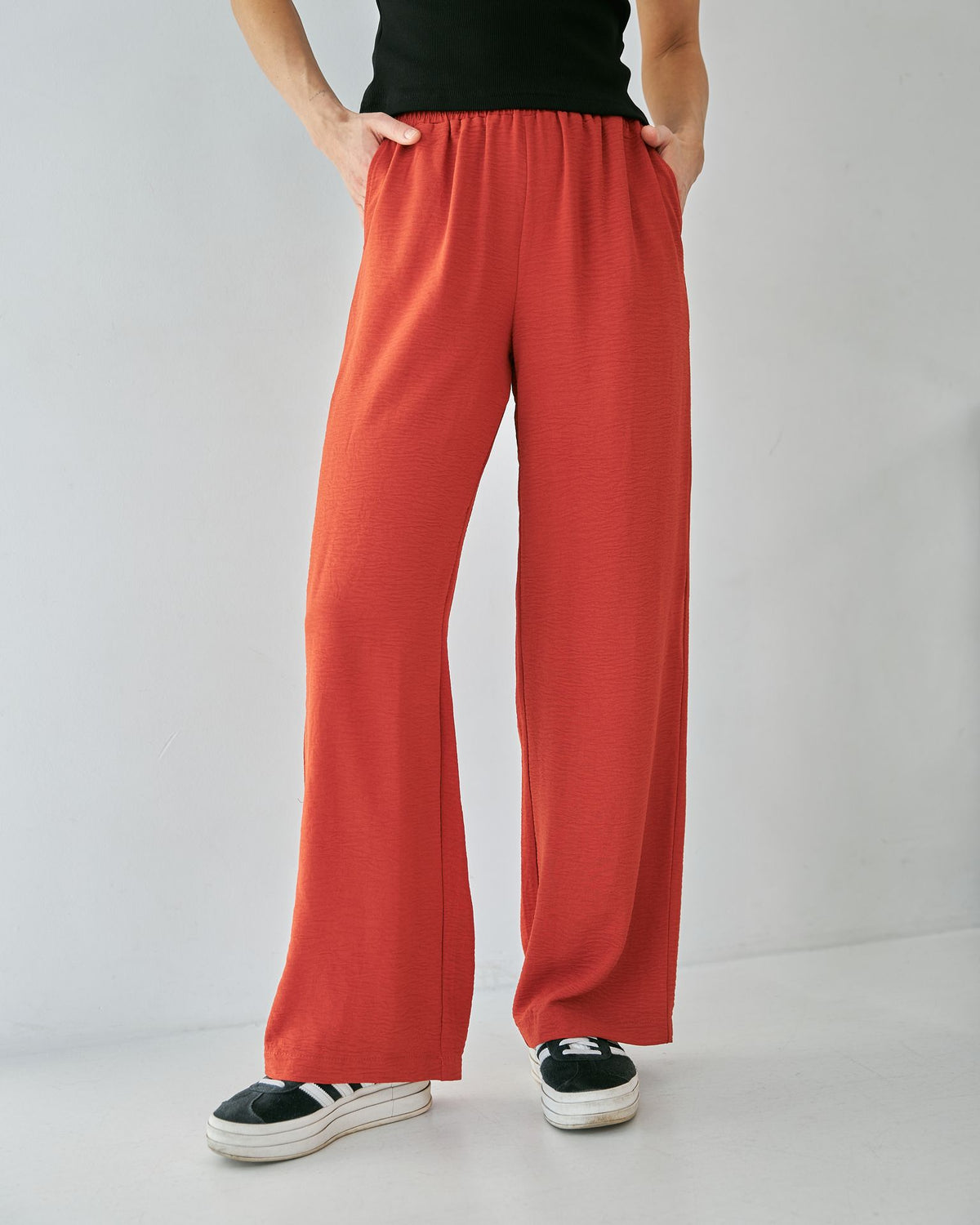 Pantaloni din crep american