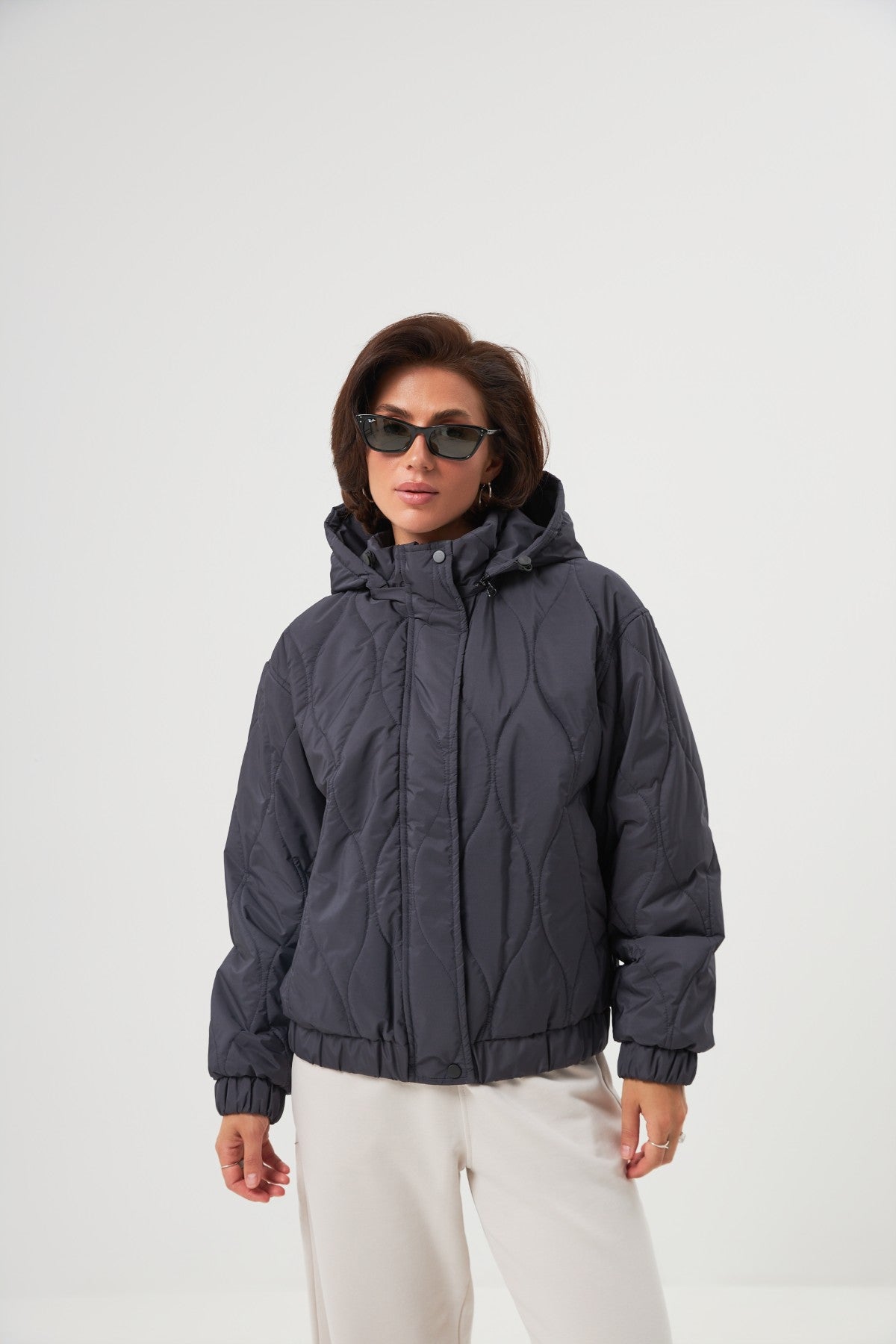 Geacă matlasată oversize cu glugă