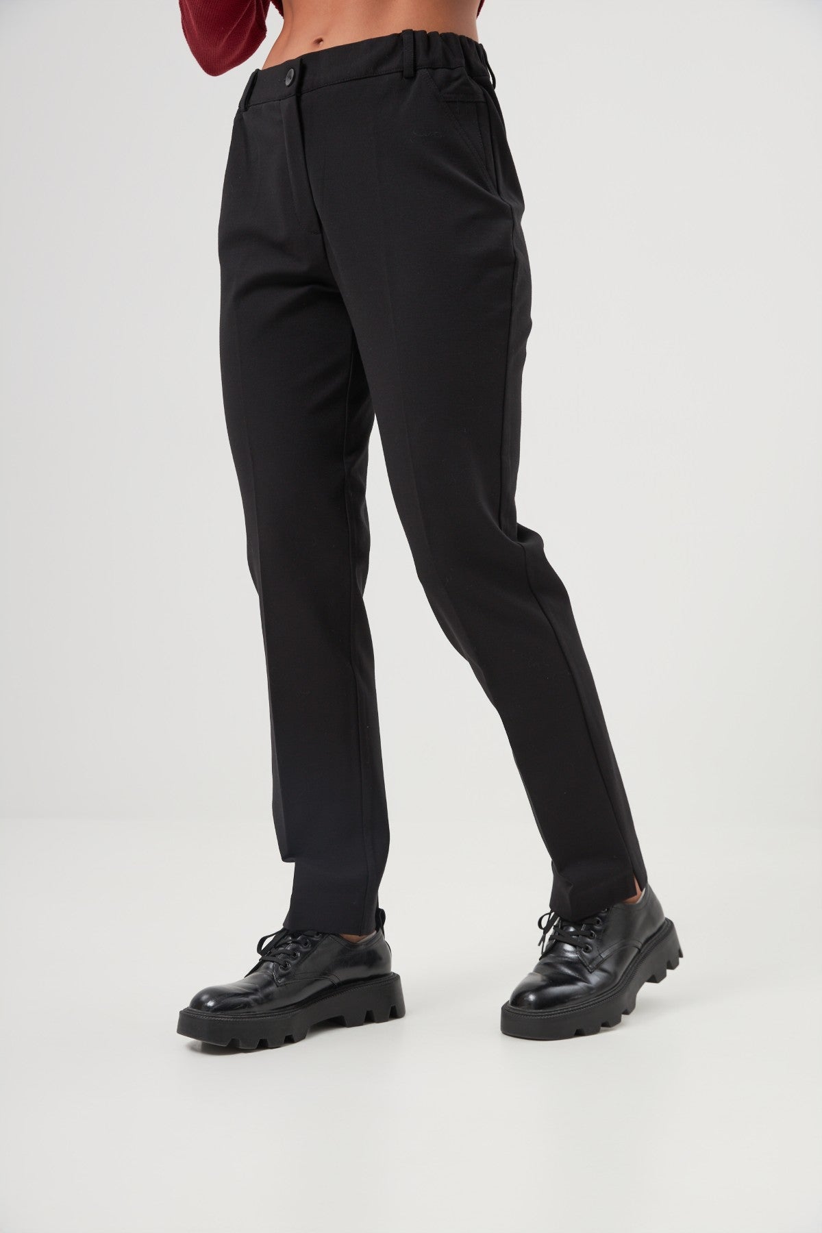 Pantaloni clasici drepți cu elastic în părțile laterale