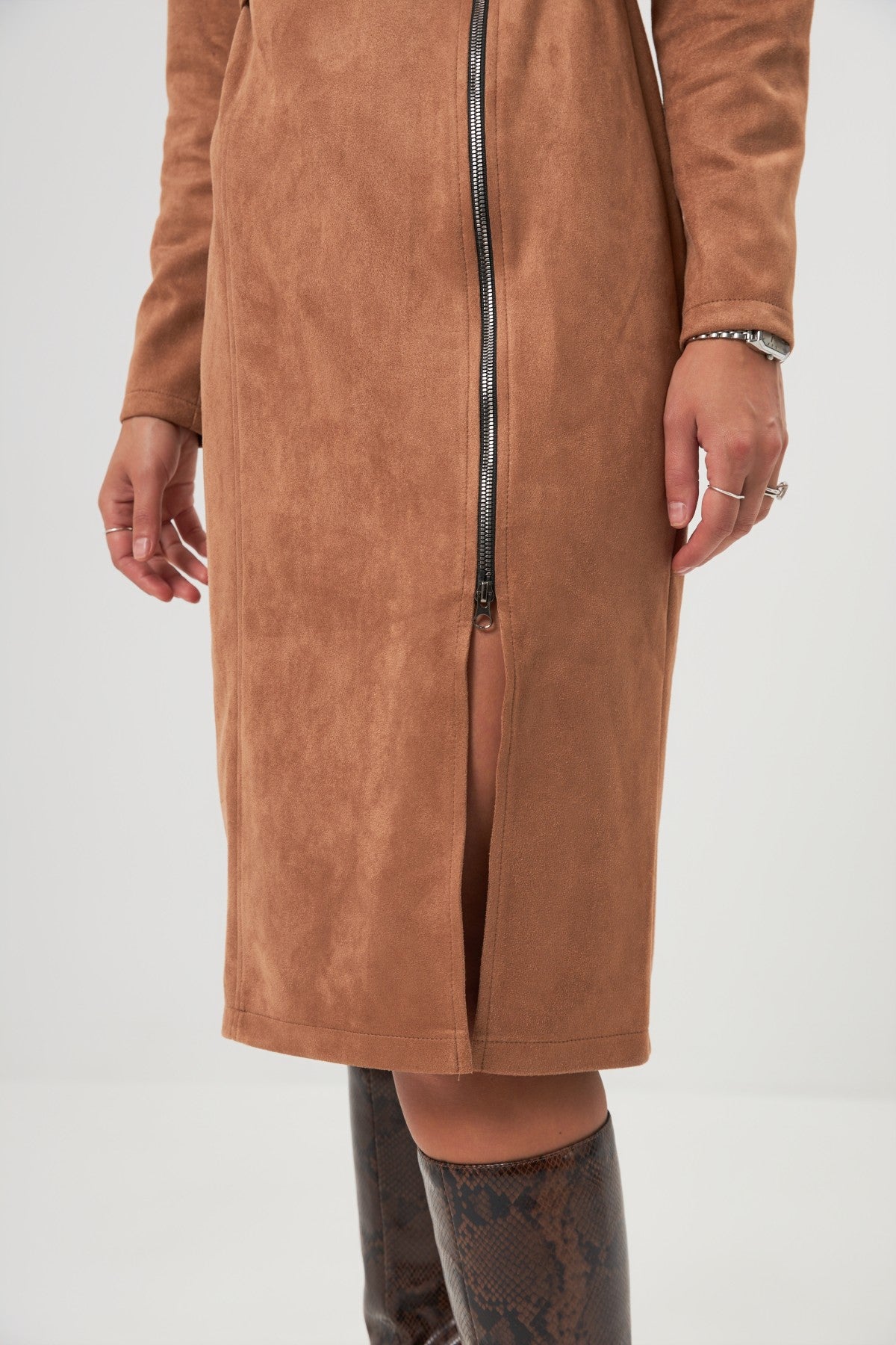 Rochie midi cu fermoar și catarame