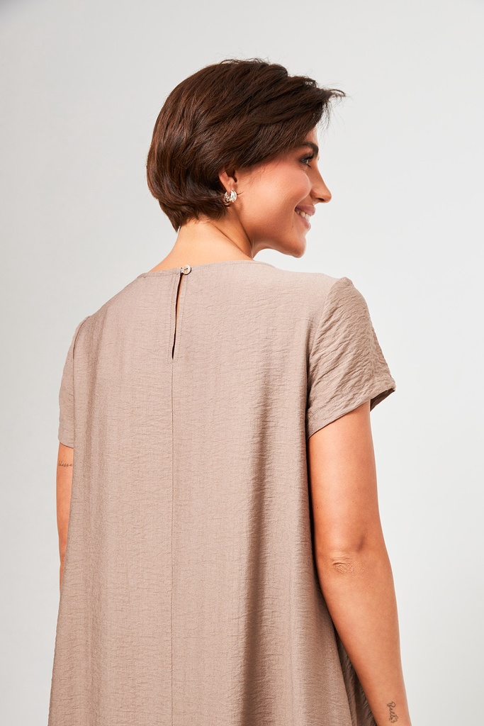 Сукня вільна з декоративними швами