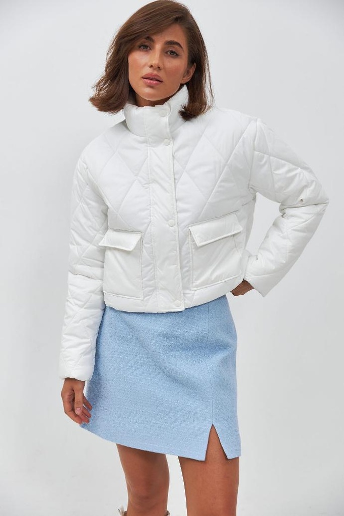 Shortened jacket with a drawstring on the bottom