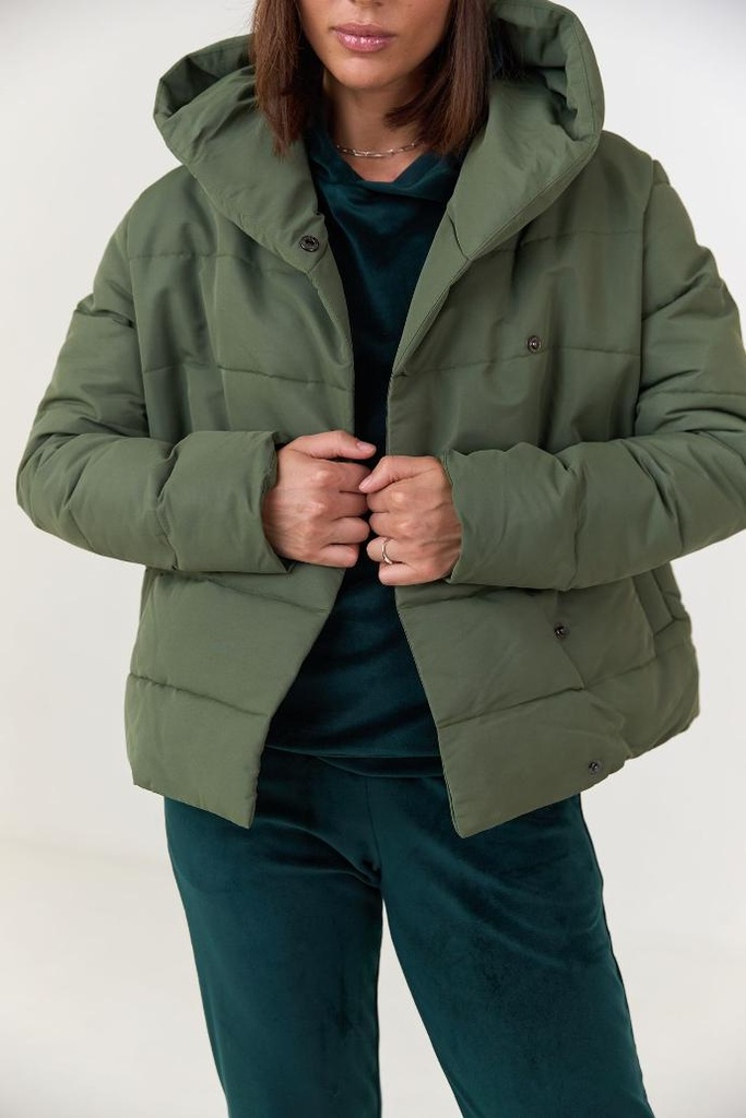 Puffy jacket with snap fasteners