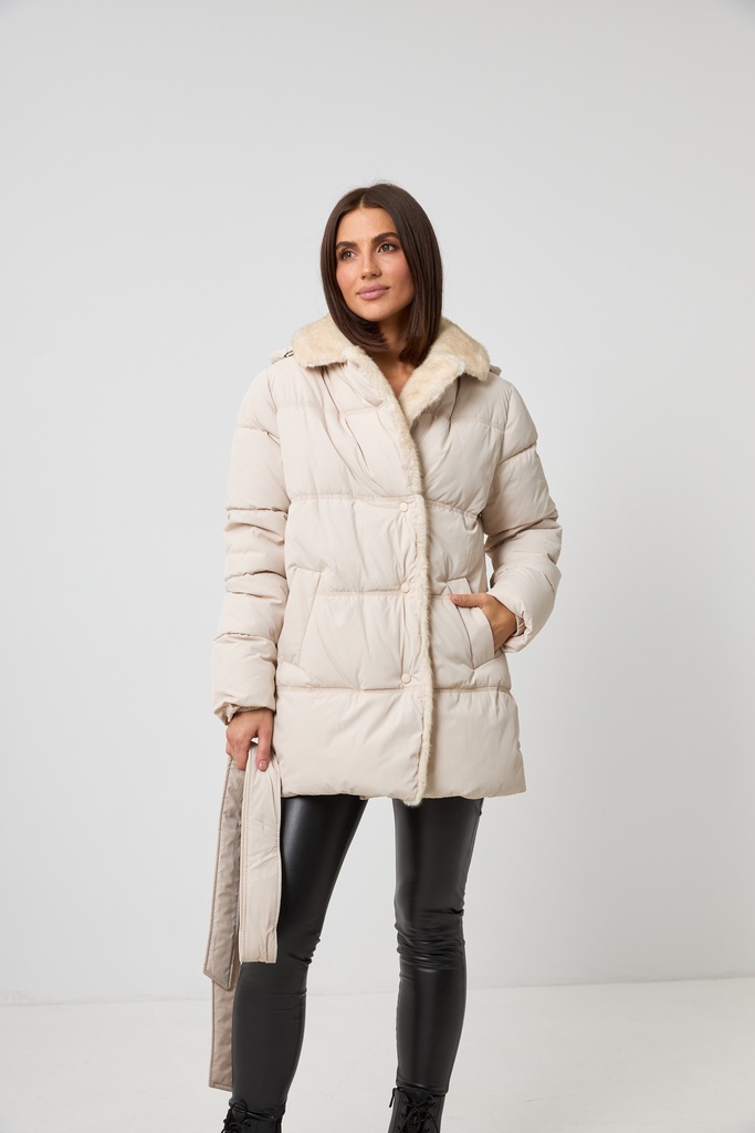 Jachetă cropped cu blană