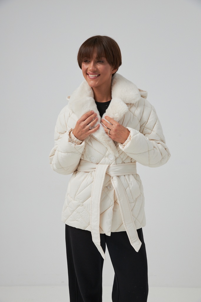 Куртка з відкладним коміром та хутром