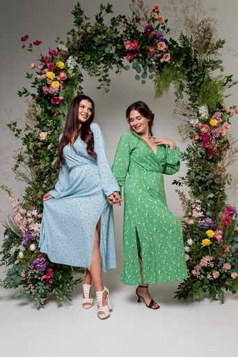 Rochie cu decolteu petrecut 