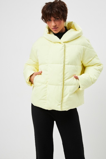 Jacket with a zipper